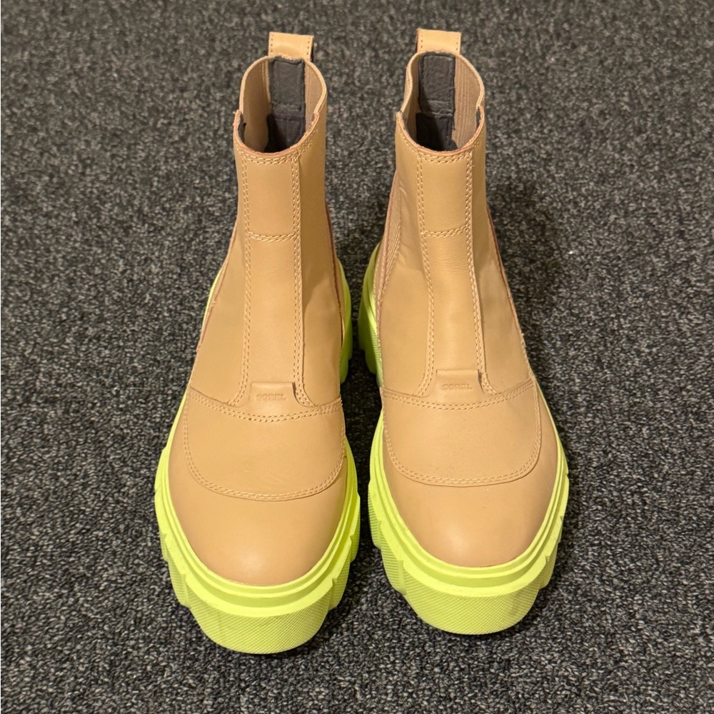 SOREL Waterproof Chelsea Platform Boot - 8.5 - Picture 2 of 8